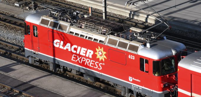 NOCH/KATO GE4/4 II Lokomotive mit dem Aufdruck „Glacier Express“